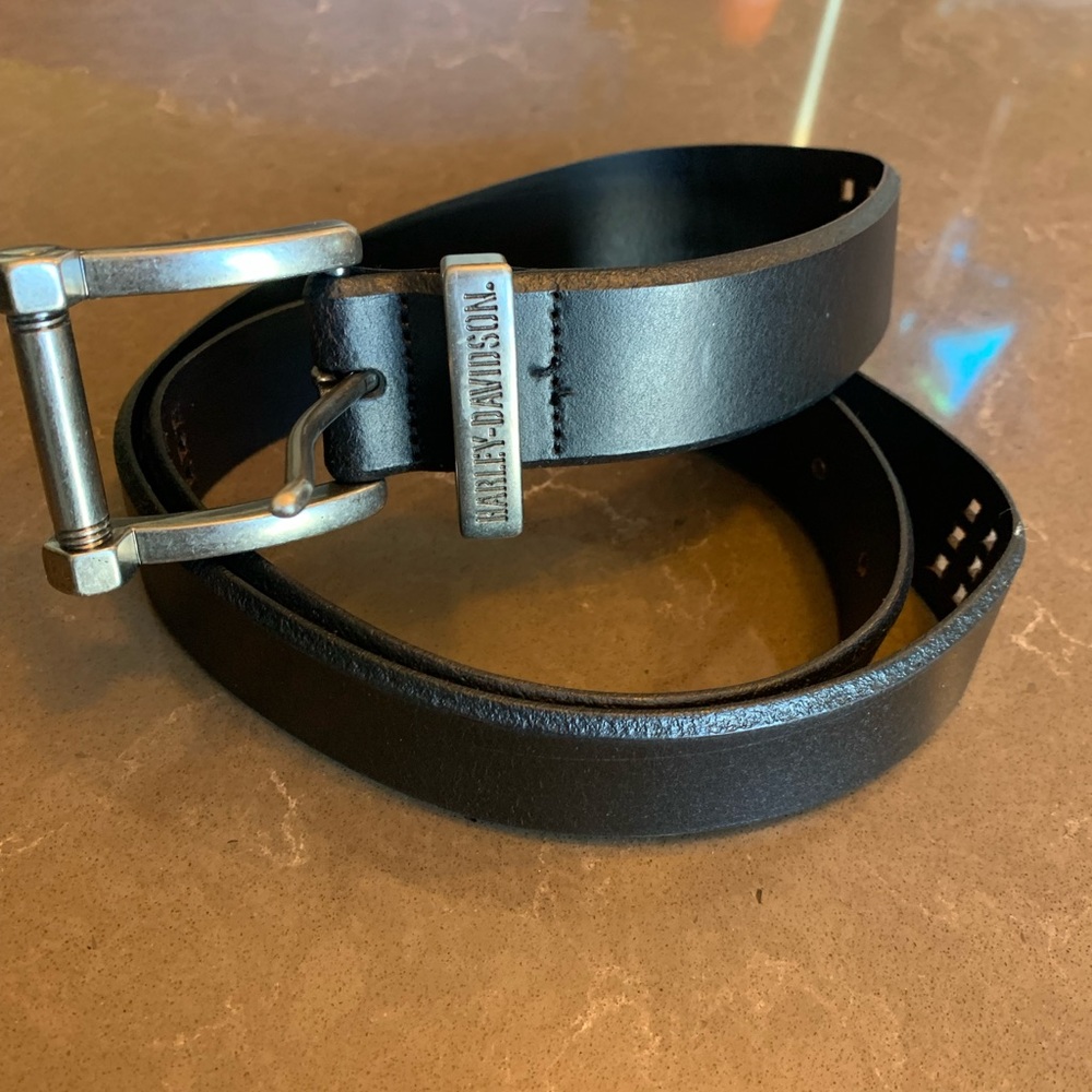 Like new Harley Davidson black leather belt 33”